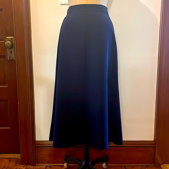 Permanent Collection by One of a Kind Maci Skirt Navy S - Picture 1 of 7